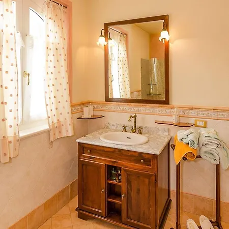 Dei Marmi House - With Jacuzzi شينكْوالي